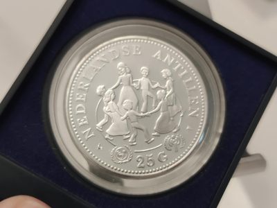 燕姐第52场拍卖 1979年荷兰儿童年25盾精制银币