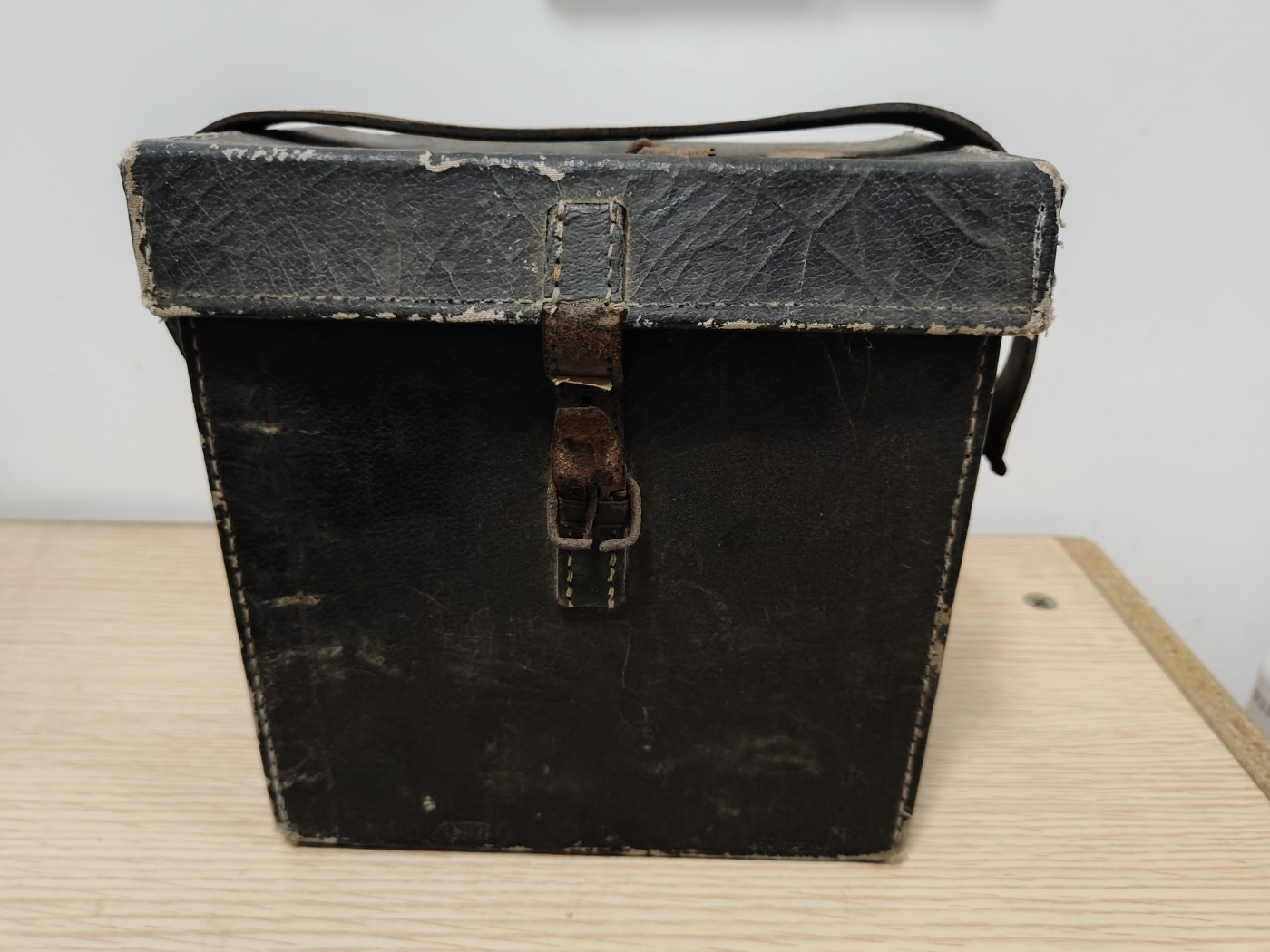 全场0元起拍 第76期 咸鱼国勋章拍卖专场 7月26日（周三）下午6：00开始 日本战前皮盒子