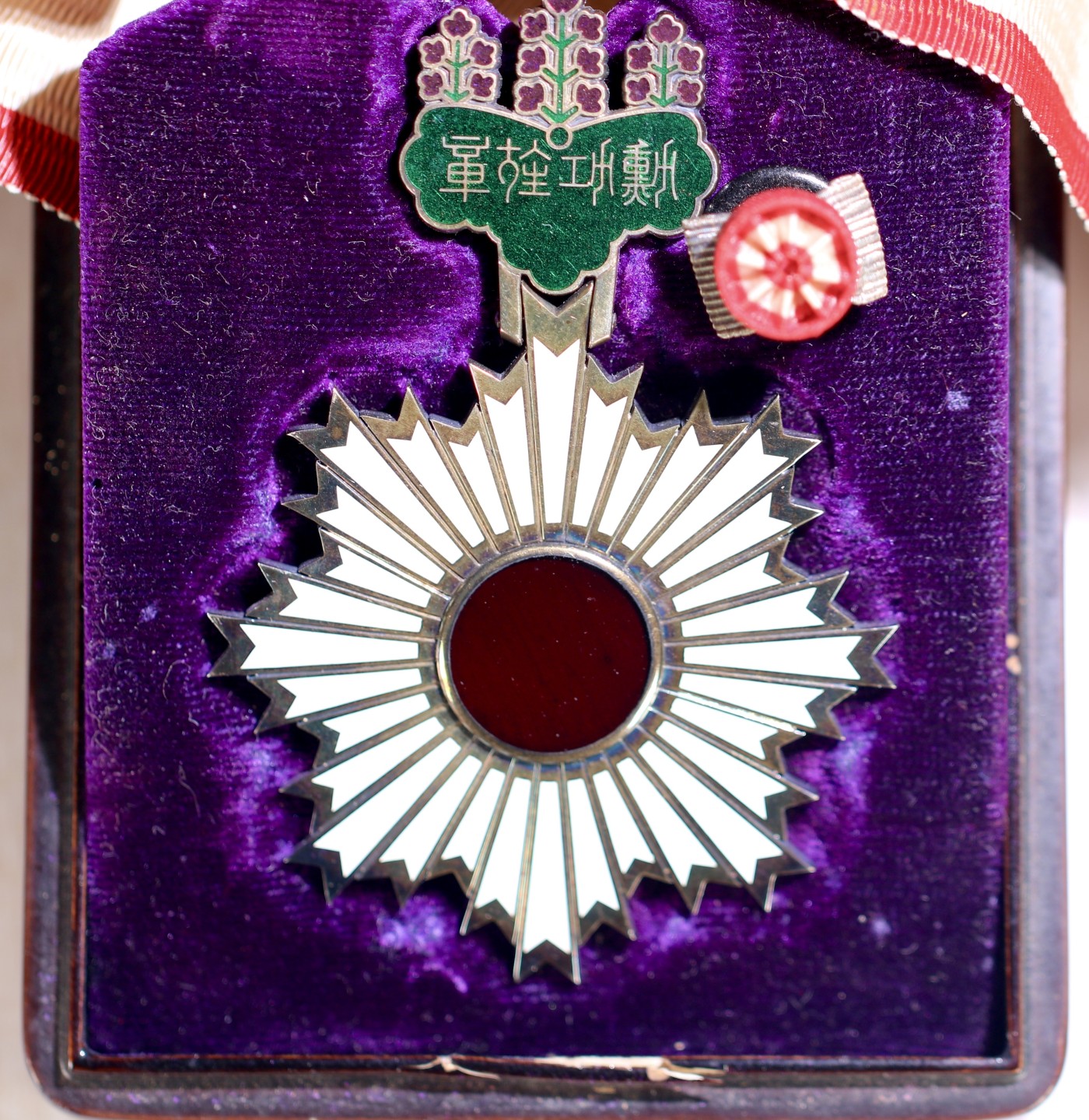 大猫徽章拍卖第229期 勿忘国耻 勋三等旭日章 全品原盒 