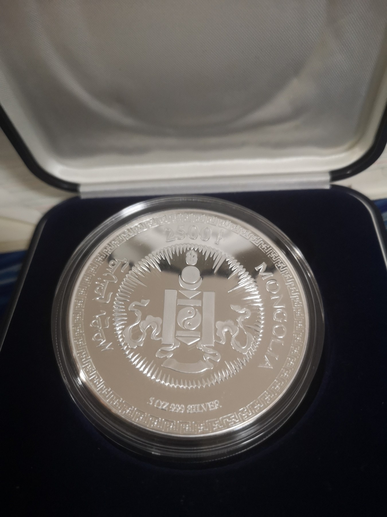 长老汇第22场FAO拍卖 2003蒙古羊年2500图格里克5盎司镀金精制大银币，原盒证，发行量4000，克书PF67标价275美金