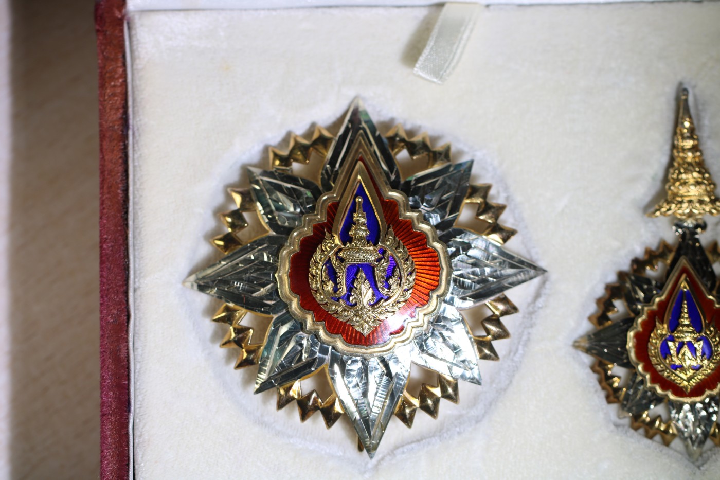 大猫徽章拍卖第229期 泰国大军官级皇冠勋章 
