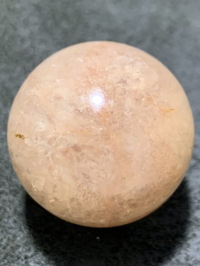 精美冰飘糖心料冰粉色战国红玛瑙大圆珠一颗！ 精美冰飘糖心料冰粉色战国红玛瑙大圆珠一颗！