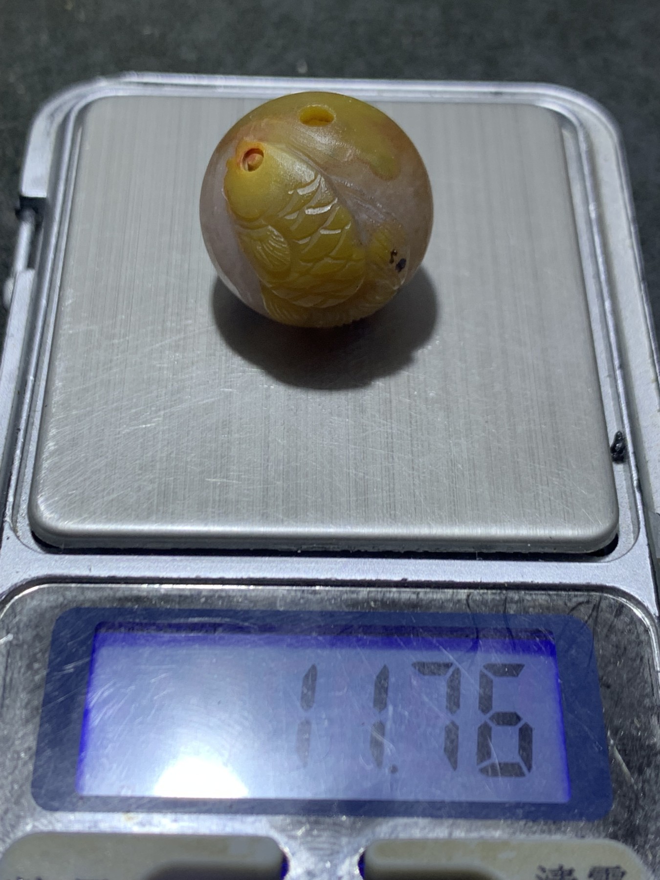 精美冰飘亚光战国红玛瑙手工巧雕富贵有鱼2.0圆珠一个，寓意，富贵有余，