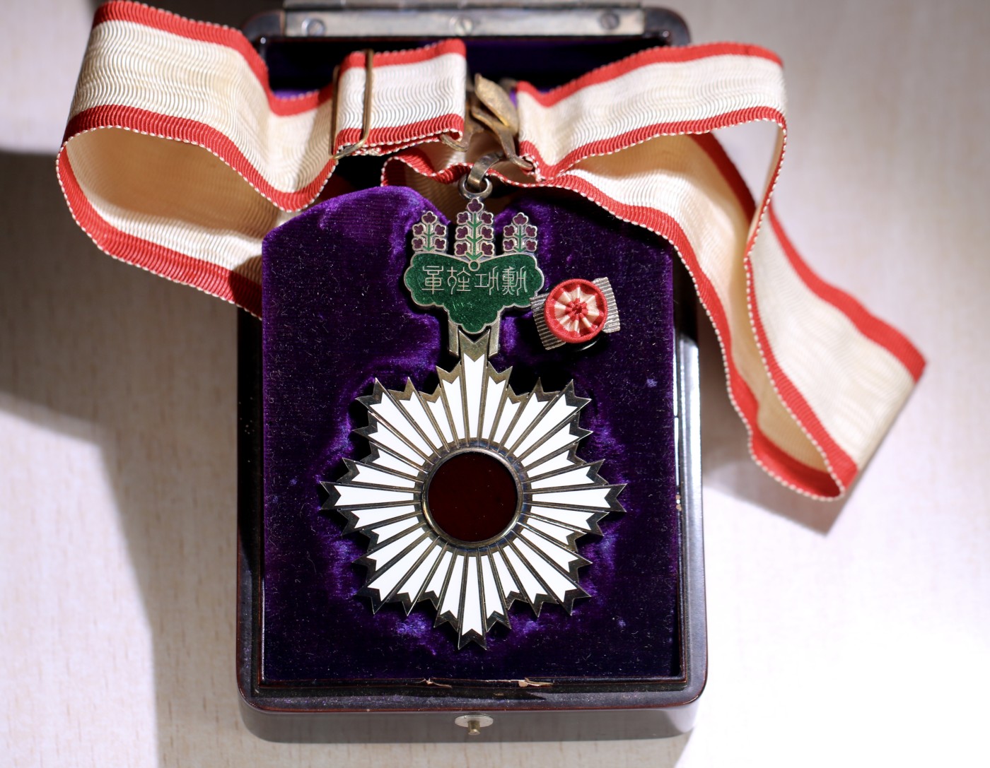 大猫徽章拍卖第229期 勿忘国耻 勋三等旭日章 全品原盒 