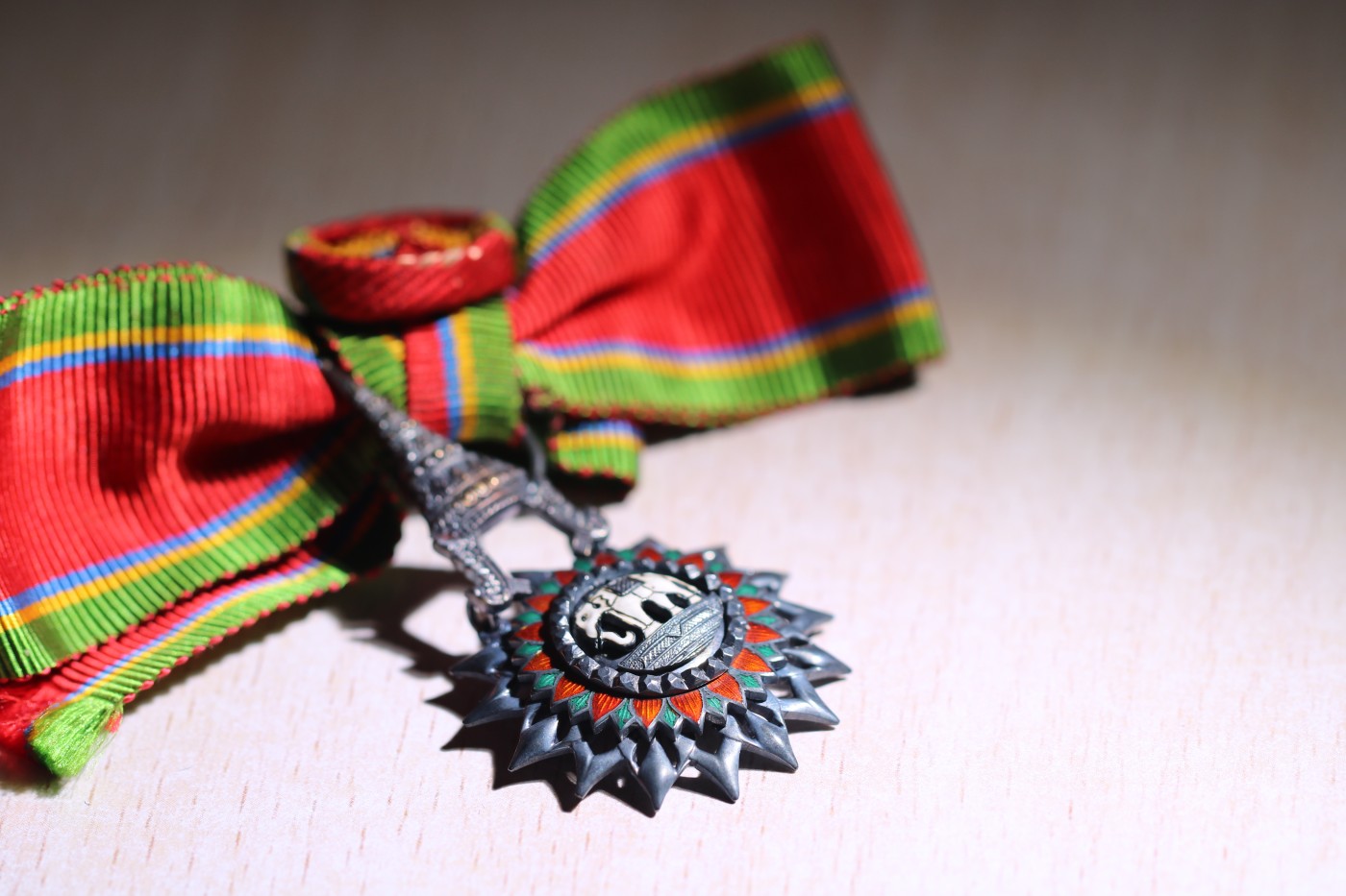 大猫徽章拍卖第229期 早期女版军官级白象勋章