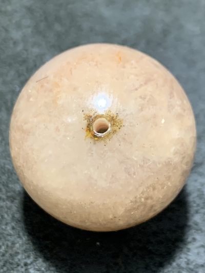 精美冰飘糖心料冰粉色战国红玛瑙大圆珠一颗！ 精美冰飘糖心料冰粉色战国红玛瑙大圆珠一颗！