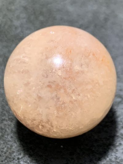 精美冰飘糖心料冰粉色战国红玛瑙大圆珠一颗！ 精美冰飘糖心料冰粉色战国红玛瑙大圆珠一颗！