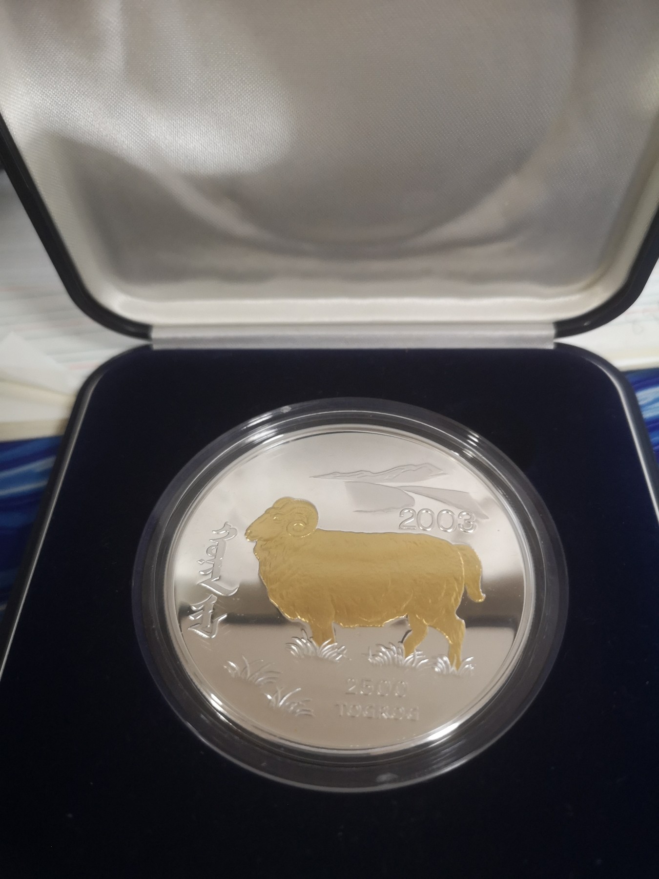 长老汇第22场FAO拍卖 2003蒙古羊年2500图格里克5盎司镀金精制大银币，原盒证，发行量4000，克书PF67标价275美金