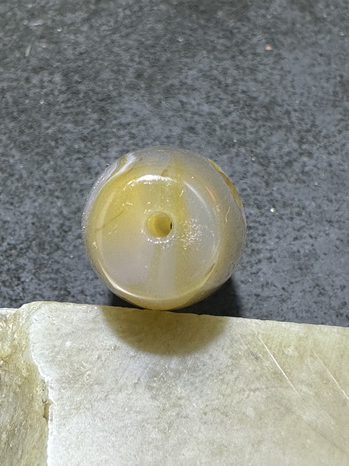 精美亚光高玉化巴西玛瑙手工雕刻参禅悟道大桶珠一个！