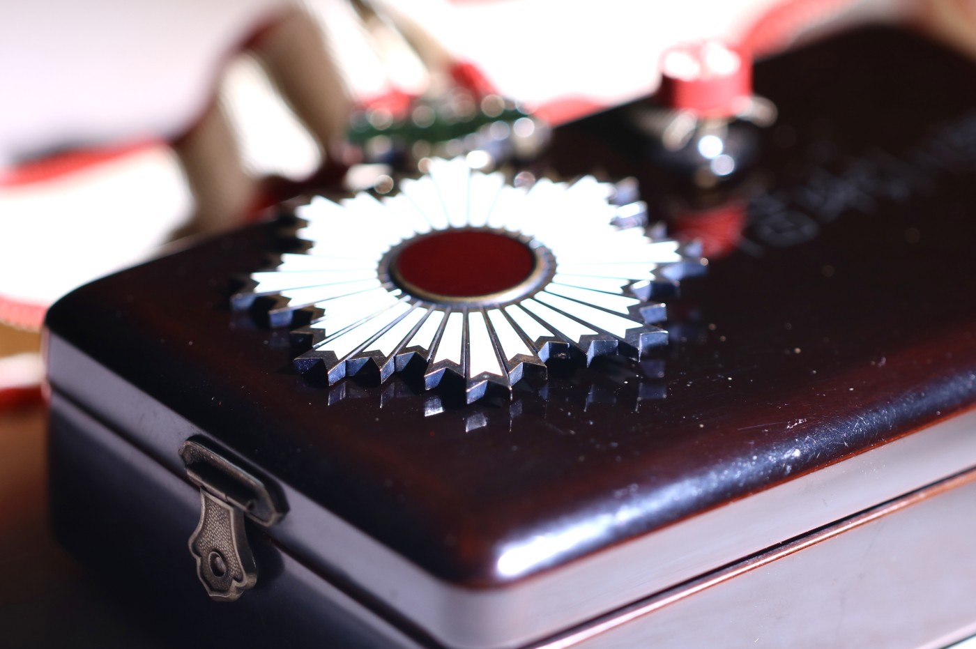 大猫徽章拍卖第229期 勿忘国耻 勋三等旭日章 全品原盒 