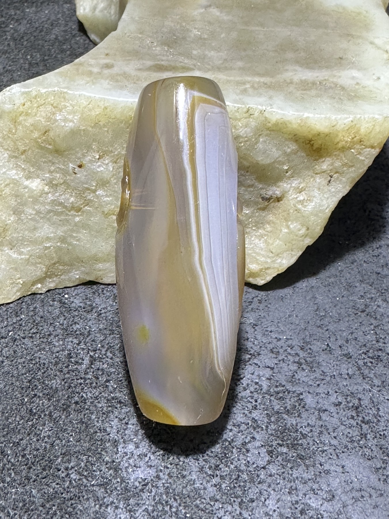 精美亚光高玉化巴西玛瑙手工雕刻参禅悟道大桶珠一个！