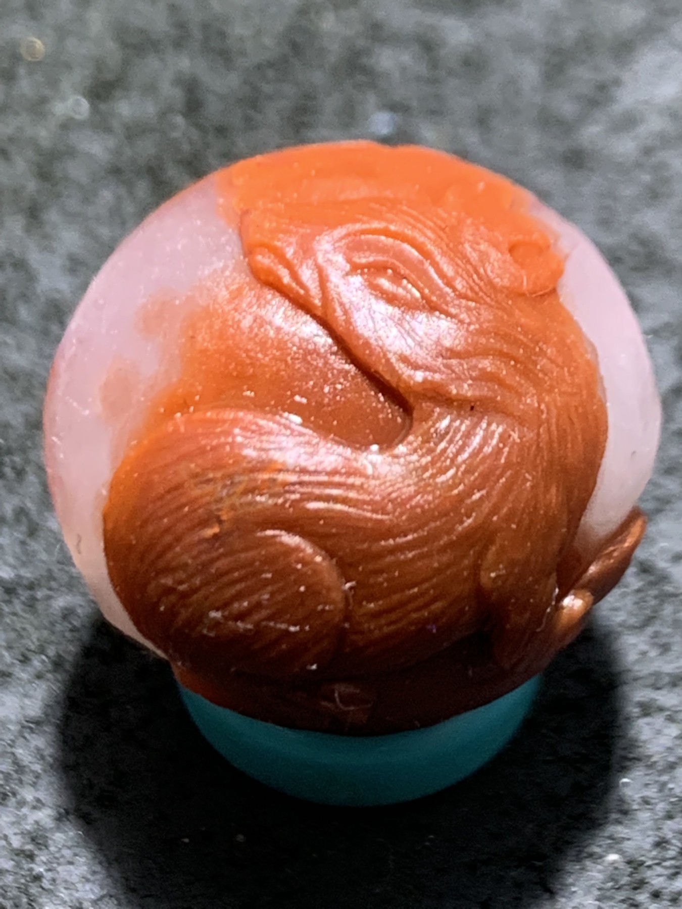 精美冰飘亚光战国红玛瑙手工俏色巧雕九尾赤狐珠一颗