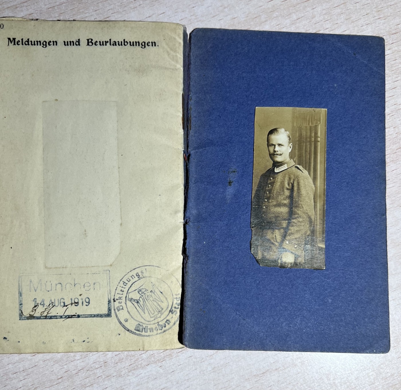 大猫徽章拍卖第229期 兴登堡证章一组 带得主原照片一张 