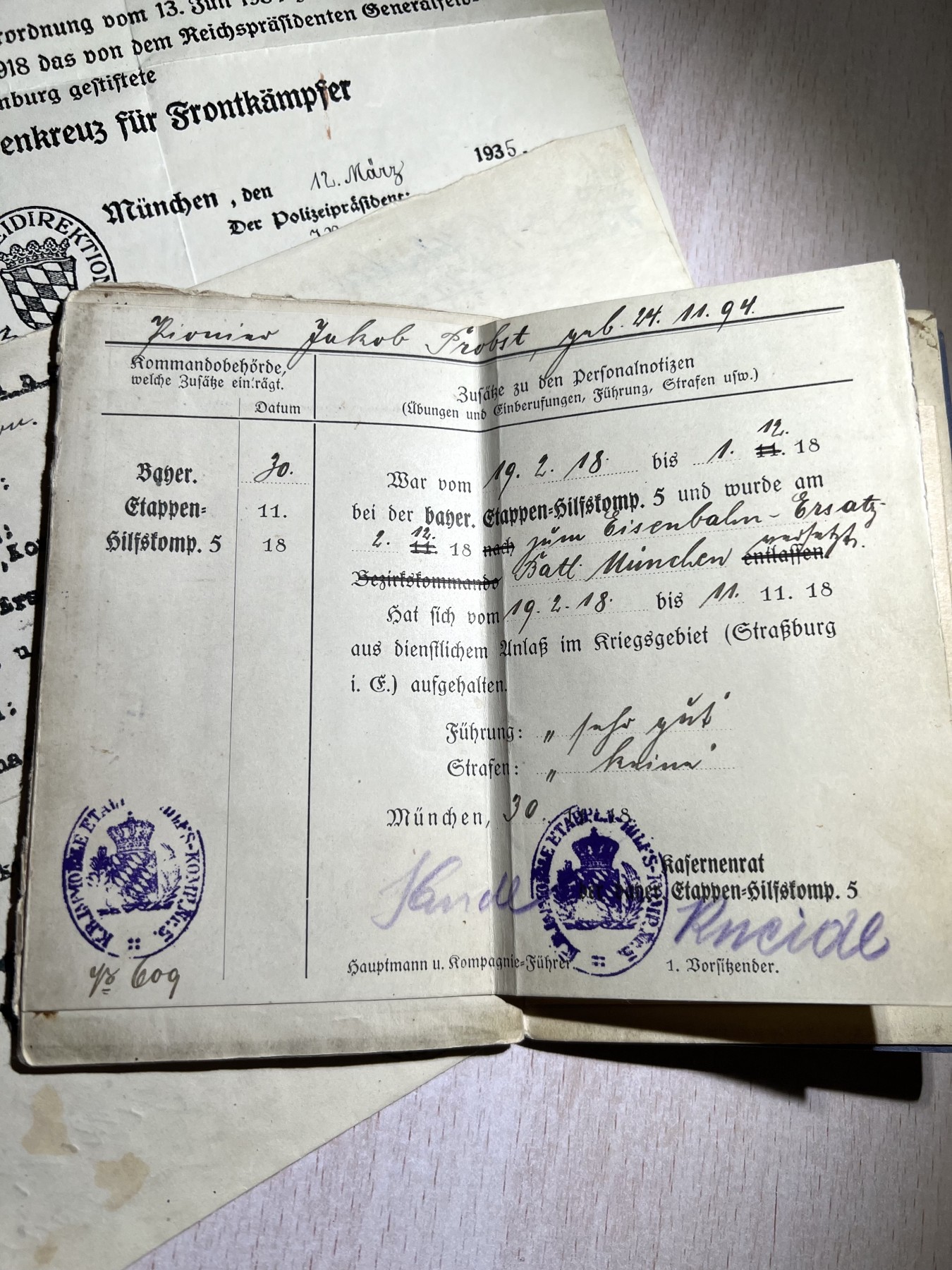 大猫徽章拍卖第229期 兴登堡证章一组 带得主原照片一张 