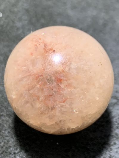 精美冰飘糖心料冰粉色战国红玛瑙大圆珠一颗！ 精美冰飘糖心料冰粉色战国红玛瑙大圆珠一颗！