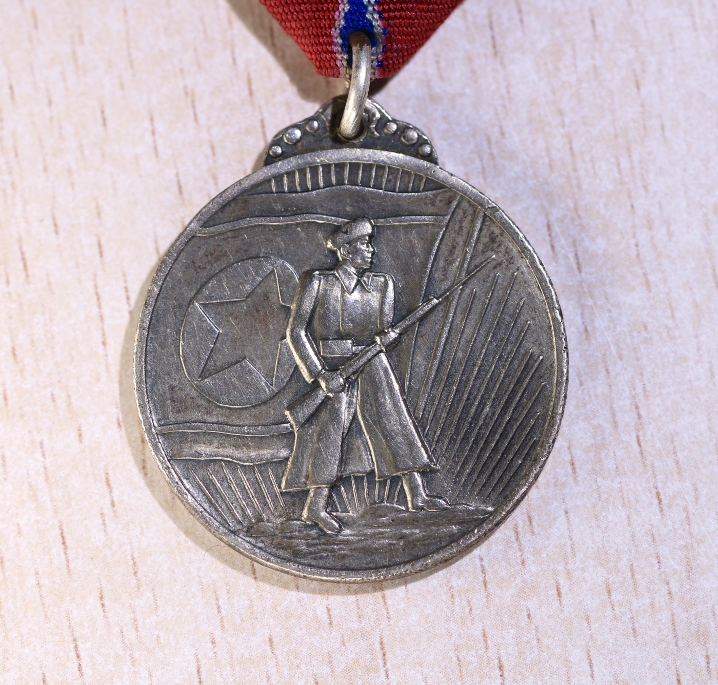 大猫徽章拍卖第229期 朝鲜🇰🇵军功奖章 银 绶带后配