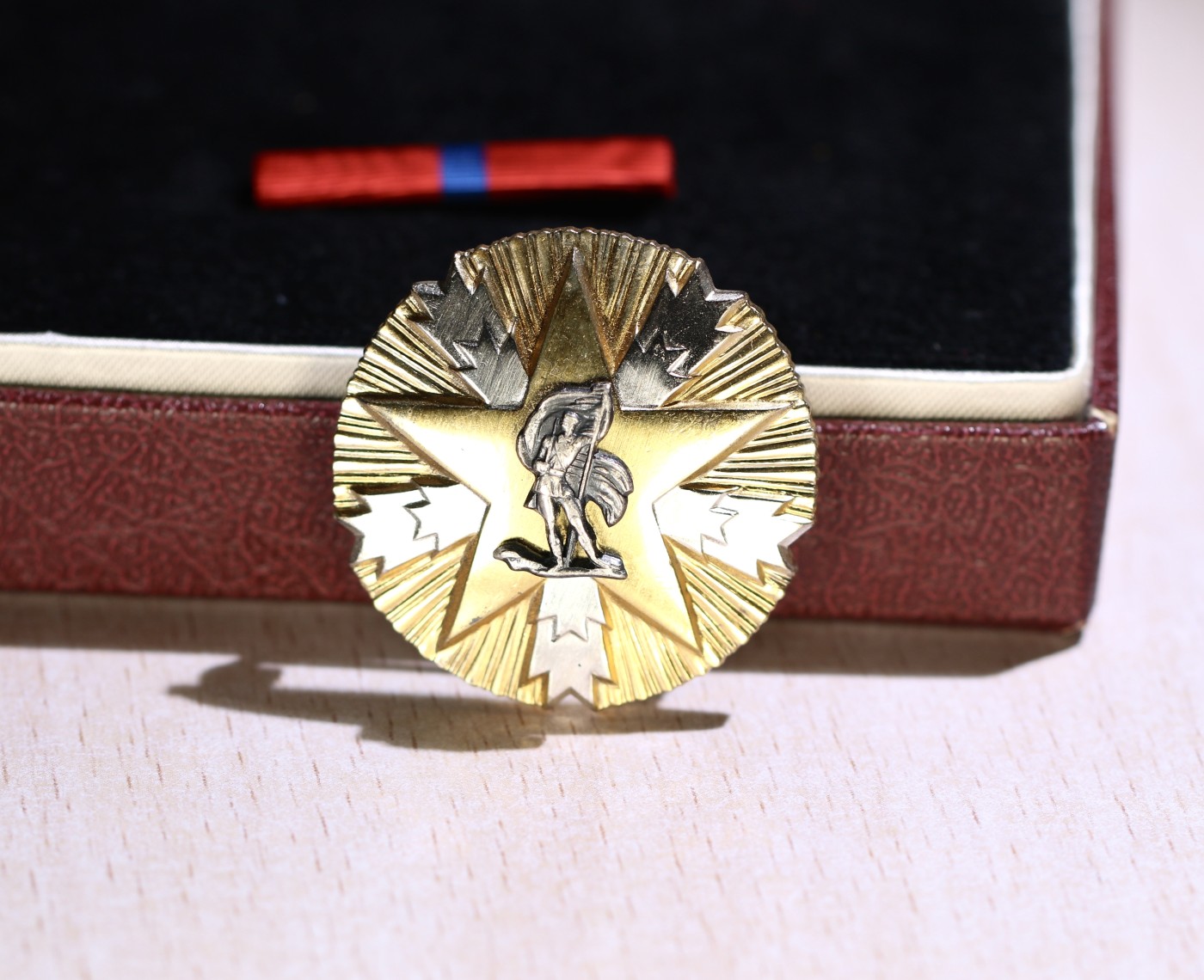 大猫徽章拍卖第229期 南斯拉夫一级人民功勋勋章 全品原盒