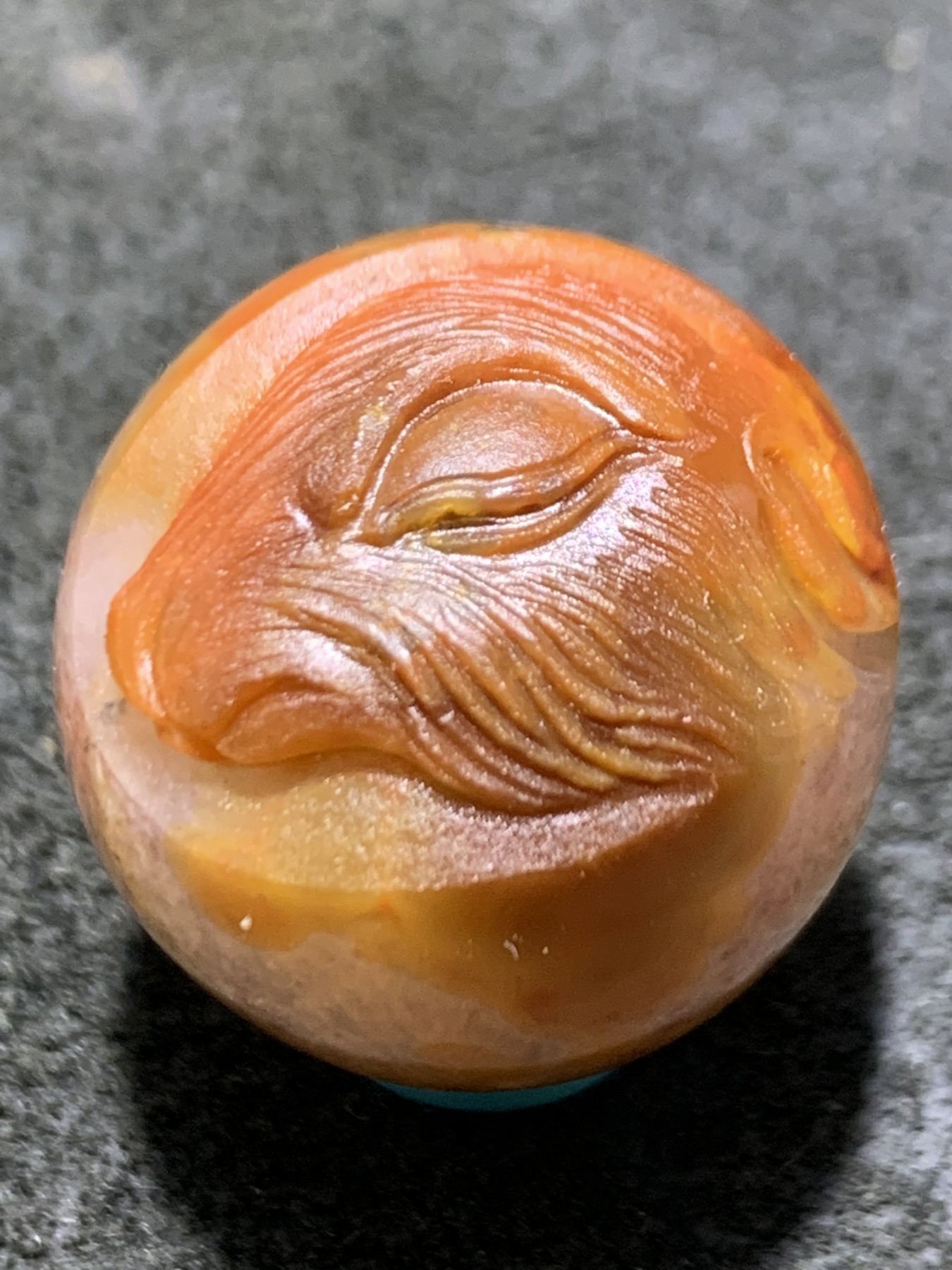精美冰飘亚光战国红玛瑙手工俏色巧雕狐狸珠子一颗！
