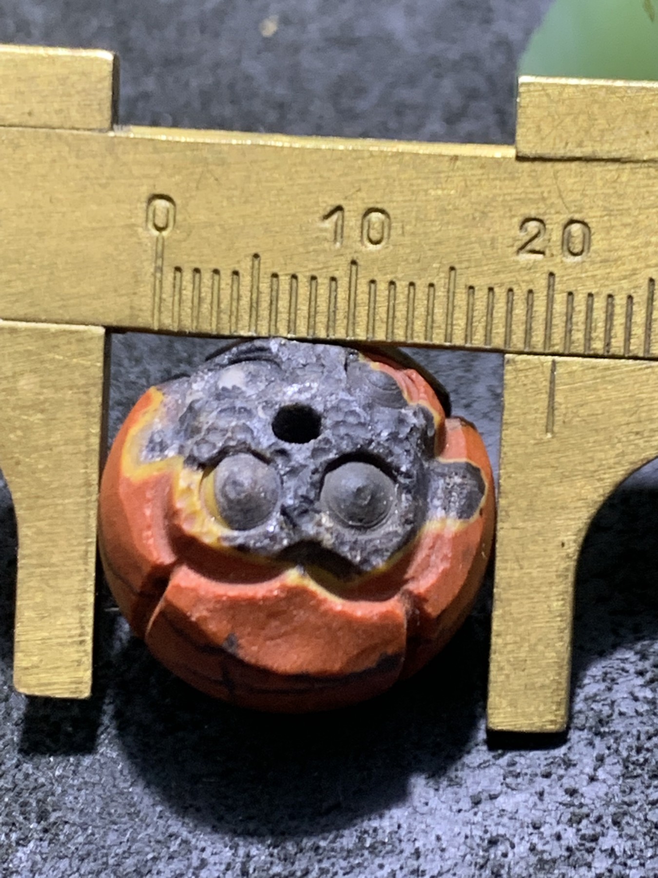 精美亚光原皮战国红玛瑙手工俏色巧雕莲子随形珠一颗