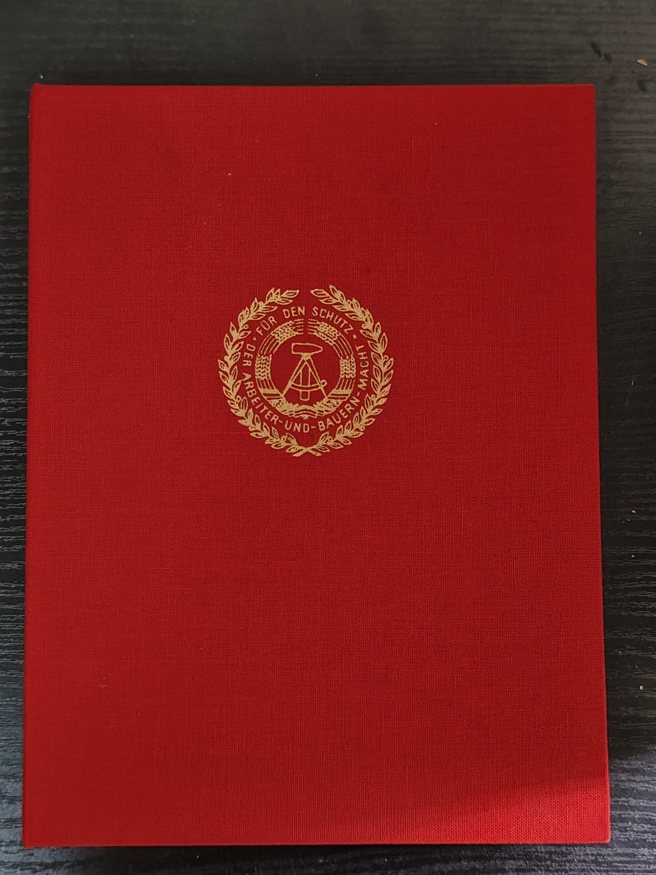 全场0元起拍 第77期 咸鱼国勋章拍卖专场 7月30日（周日）下午6：00开始 东德劳动旗帜勋章授予集体 国徽大盒版