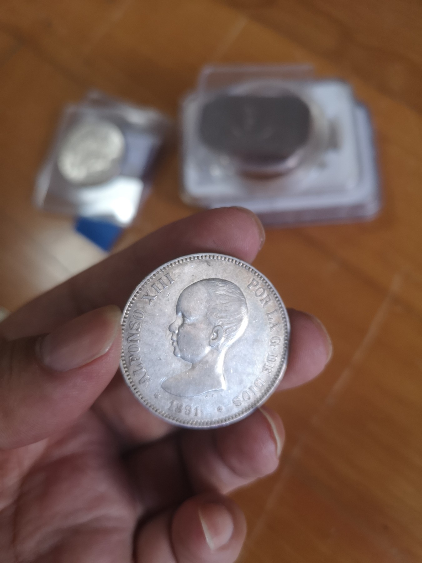 长老汇第24场老银币拍卖 1891西班牙阿方索十三世娃娃头5比塞塔银币，好品，无磨损，胖嘟嘟脸