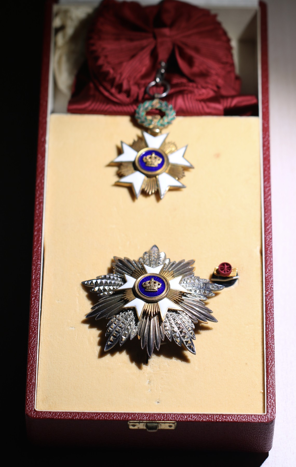 大猫徽章拍卖第229期 比利时🇧🇪大十字级王冠勋章 原盒好品