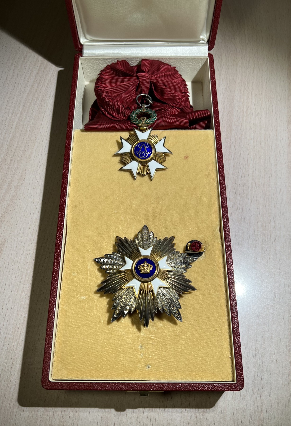 大猫徽章拍卖第229期 比利时🇧🇪大十字级王冠勋章 原盒好品