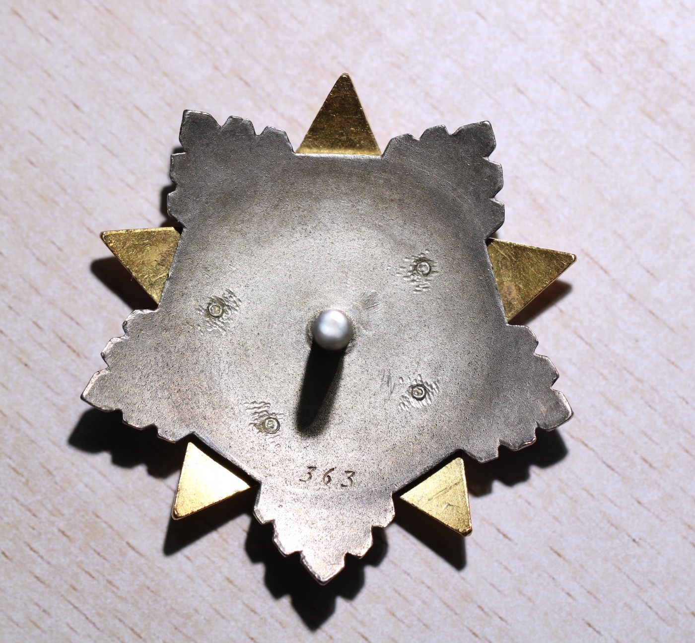 大猫徽章拍卖第229期 蒙古🇲🇳苏赫巴托勋章 珐琅少许剥皮 金质