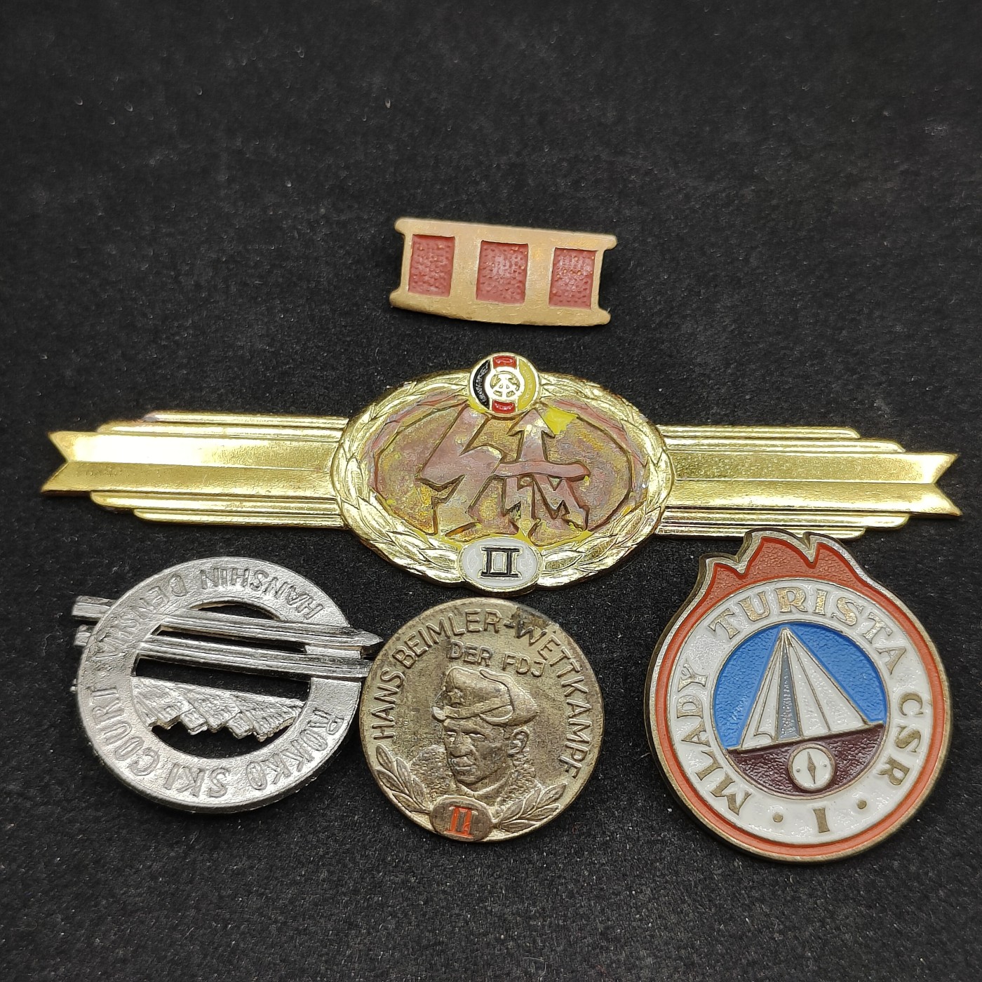 全场0元起拍 第77期 咸鱼国勋章拍卖专场 7月30日（周日）下午6：00开始 徽章一组五个