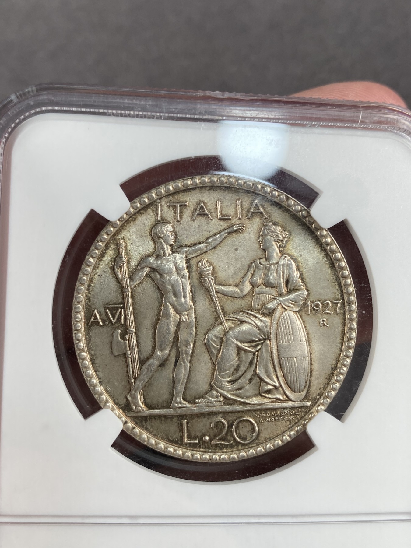 万国钱币拍卖第013期（视频直播专场） NGC MS64 1927年意大利王国维托里奥.埃马努埃莱三世20里拉，转光淡彩。