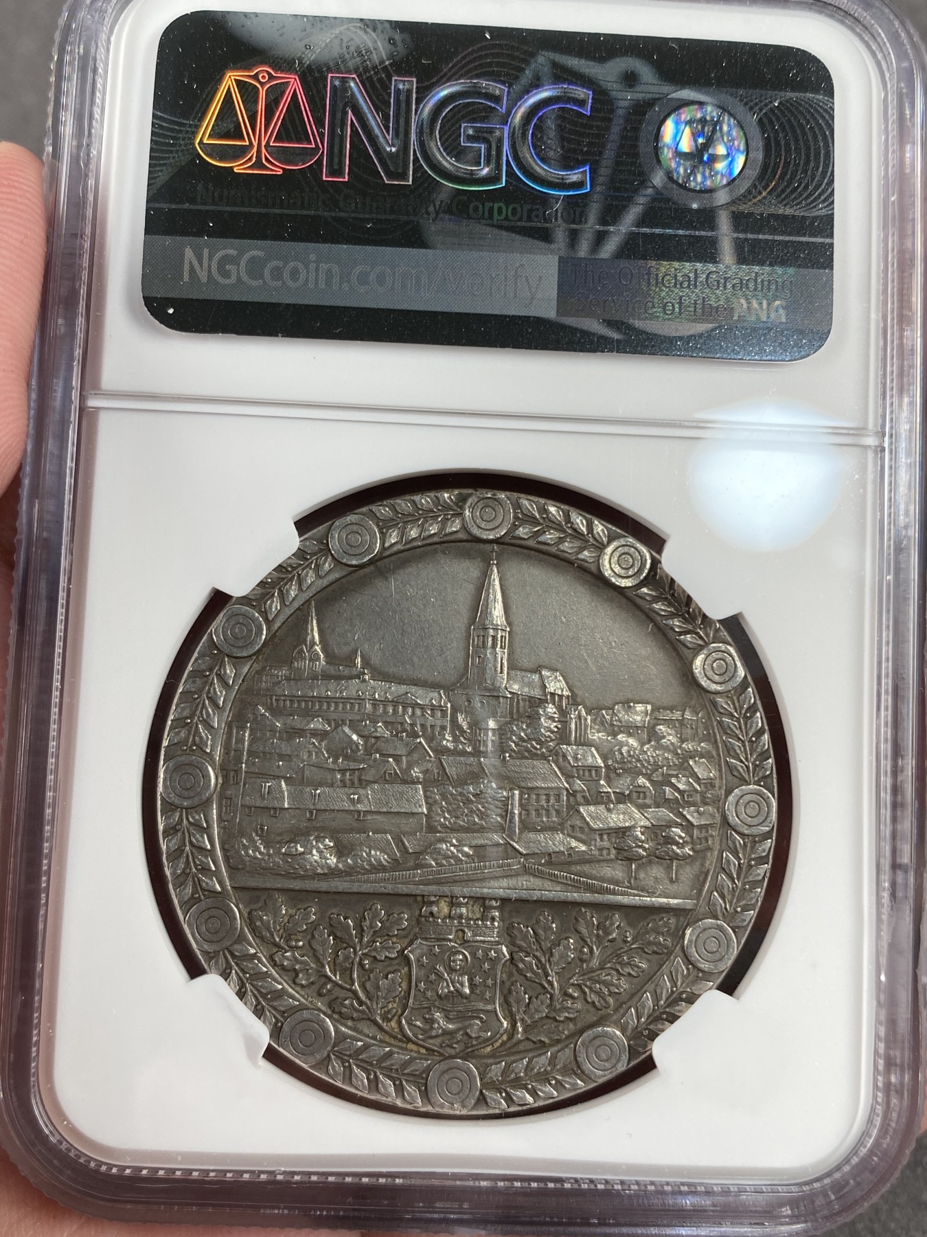 万国钱币拍卖第013期（视频直播专场） NGC UNCD 1914年德国莱茵联邦射击节景观大银章 边铭950 40MM 24G 日耳曼尼娅出现在射击节章上非常少见 因取环而没给分很冤枉 非常非常少见的品种