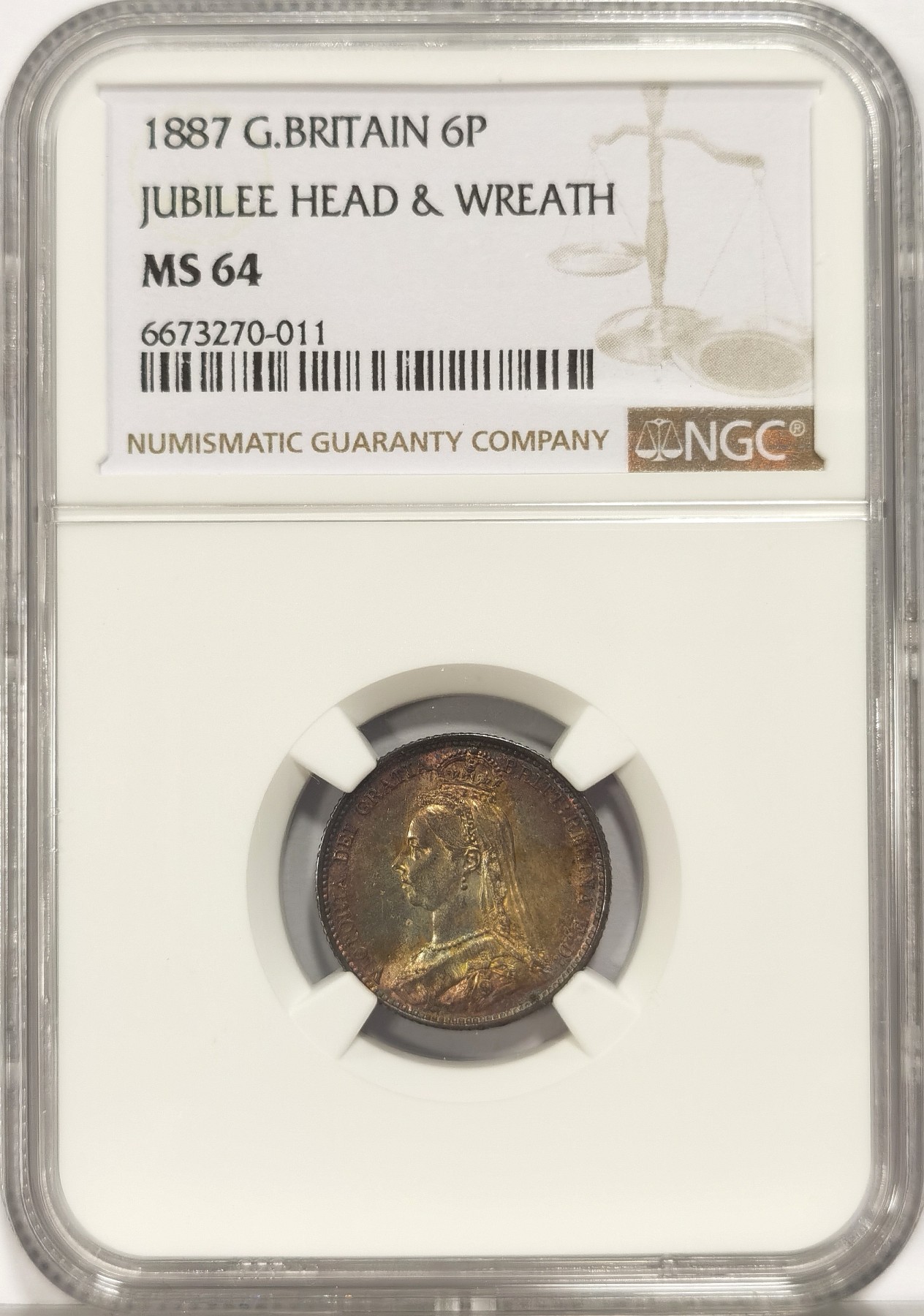 博洋堂世界钱币拍卖第036期（全场包邮） NGC MS64 英国1887年维多利亚高冠六便士面值版，比盾徽版少很多的品种，金黄色+橙红色包浆如同晚霞烈焰席卷整个正面，背面则是青蓝色与深橙色融合，一枚重彩足够自藏