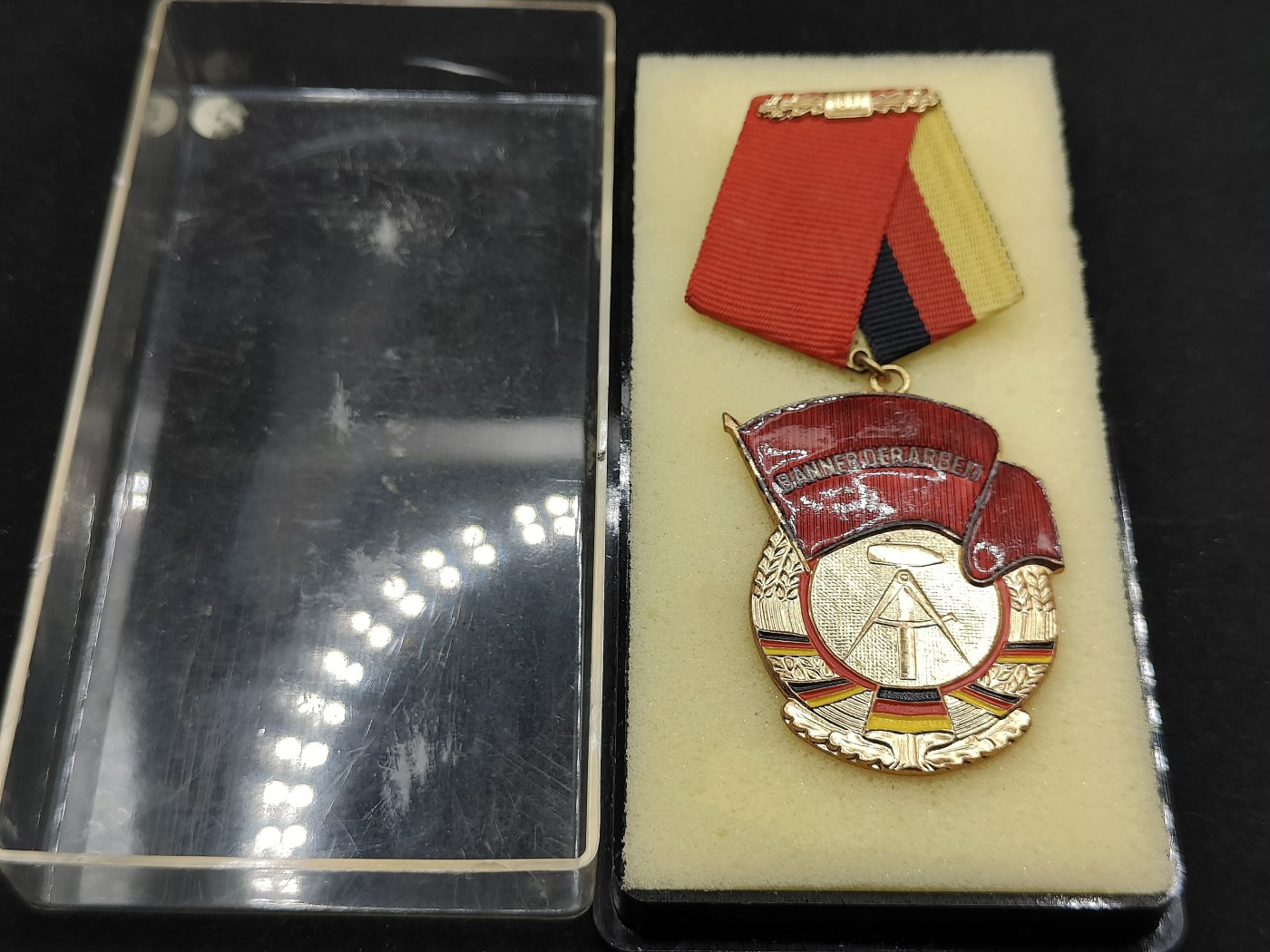 全场0元起拍 第77期 咸鱼国勋章拍卖专场 7月30日（周日）下午6：00开始 东德劳动旗帜勋章 铜珐琅