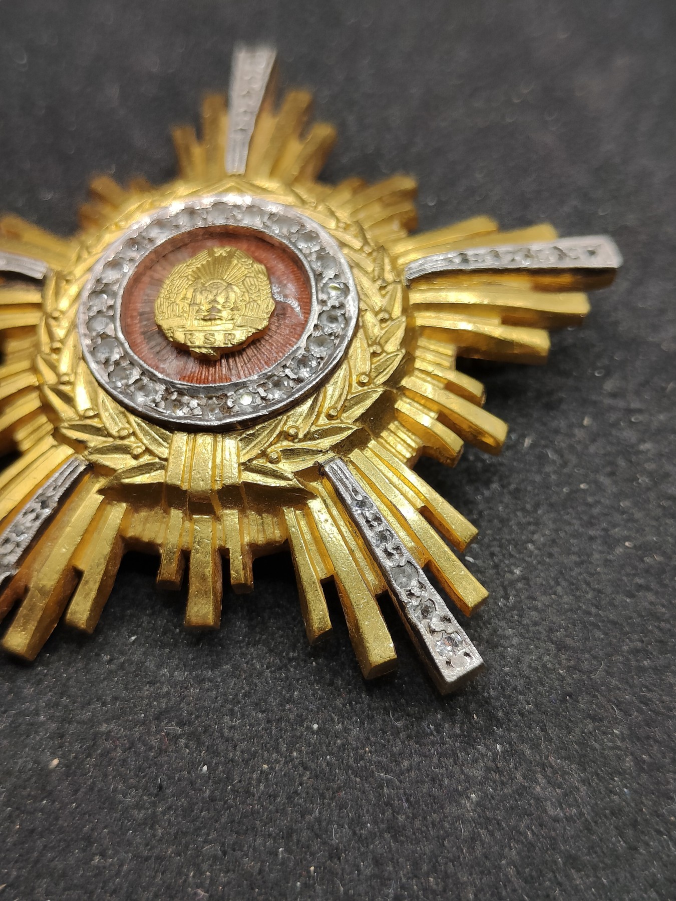 全场0元起拍 第77期 咸鱼国勋章拍卖专场 7月30日（周日）下午6：00开始 高级荣誉 一级罗马尼亚之星勋章镶嵌人造钻石