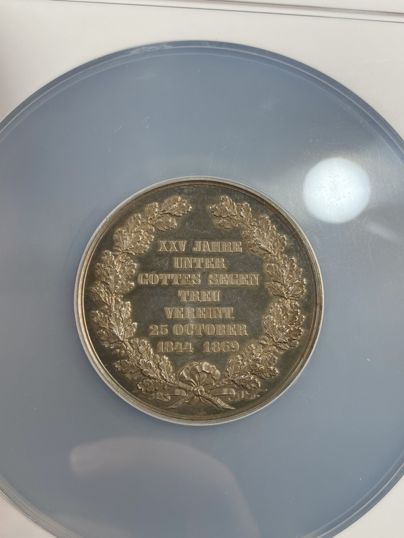 万国钱币拍卖第013期（视频直播专场） NGC MS63 1869年德国绍姆堡-利普亲王国阿道夫·乔治与赫敏·冯·沃德克银婚纪念大银章 小邦银章都非常难得 46MM 60G