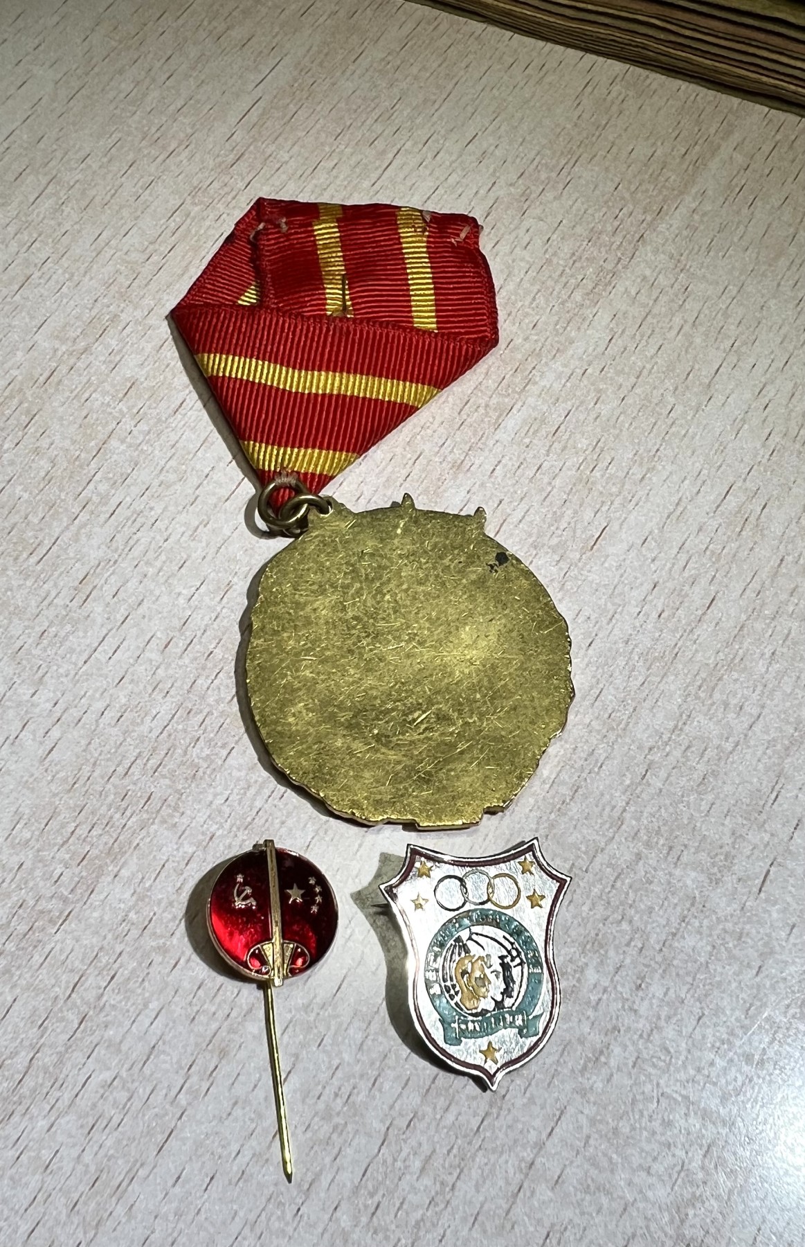 大猫徽章拍卖第229期 中苏友谊纪念章一组 