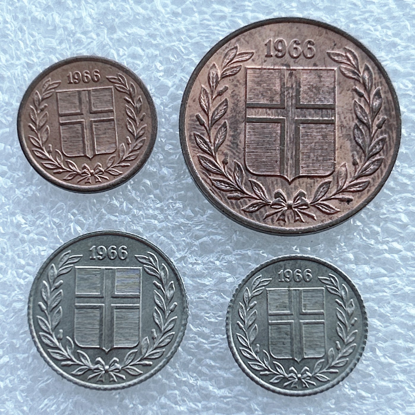 全场一元起拍 世界钱币散币场 第11期 冰岛1966年套币