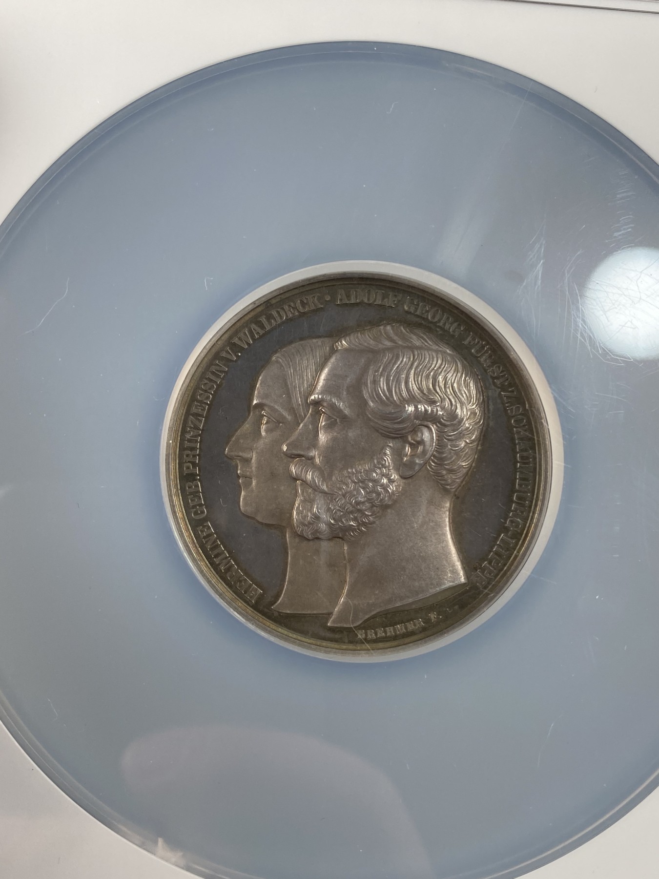 万国钱币拍卖第013期（视频直播专场） NGC MS63 1869年德国绍姆堡-利普亲王国阿道夫·乔治与赫敏·冯·沃德克银婚纪念大银章 小邦银章都非常难得 46MM 60G