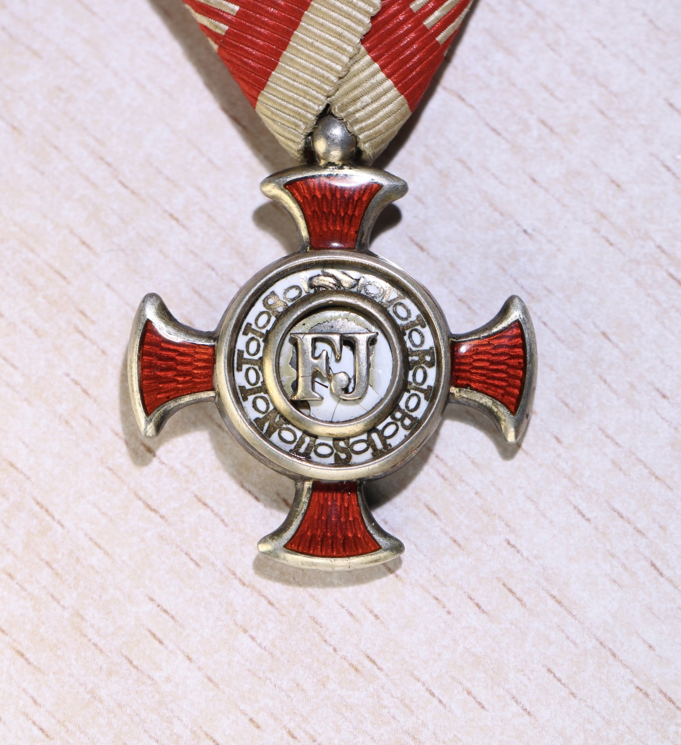 大猫徽章拍卖第229期 奥匈帝国荣誉十字勋章一组