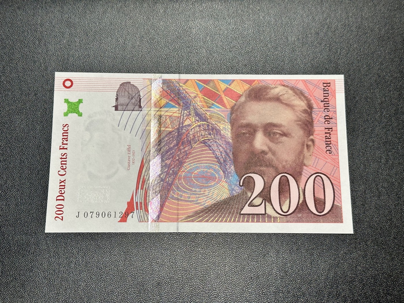 《外钞收藏家》第二百八十八期（连拍第一场） 1999年法国末版200法郎 全新UNC