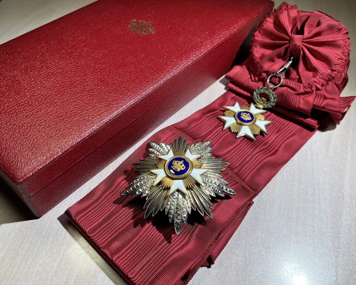 大猫徽章拍卖第229期 比利时🇧🇪大十字级王冠勋章 原盒好品