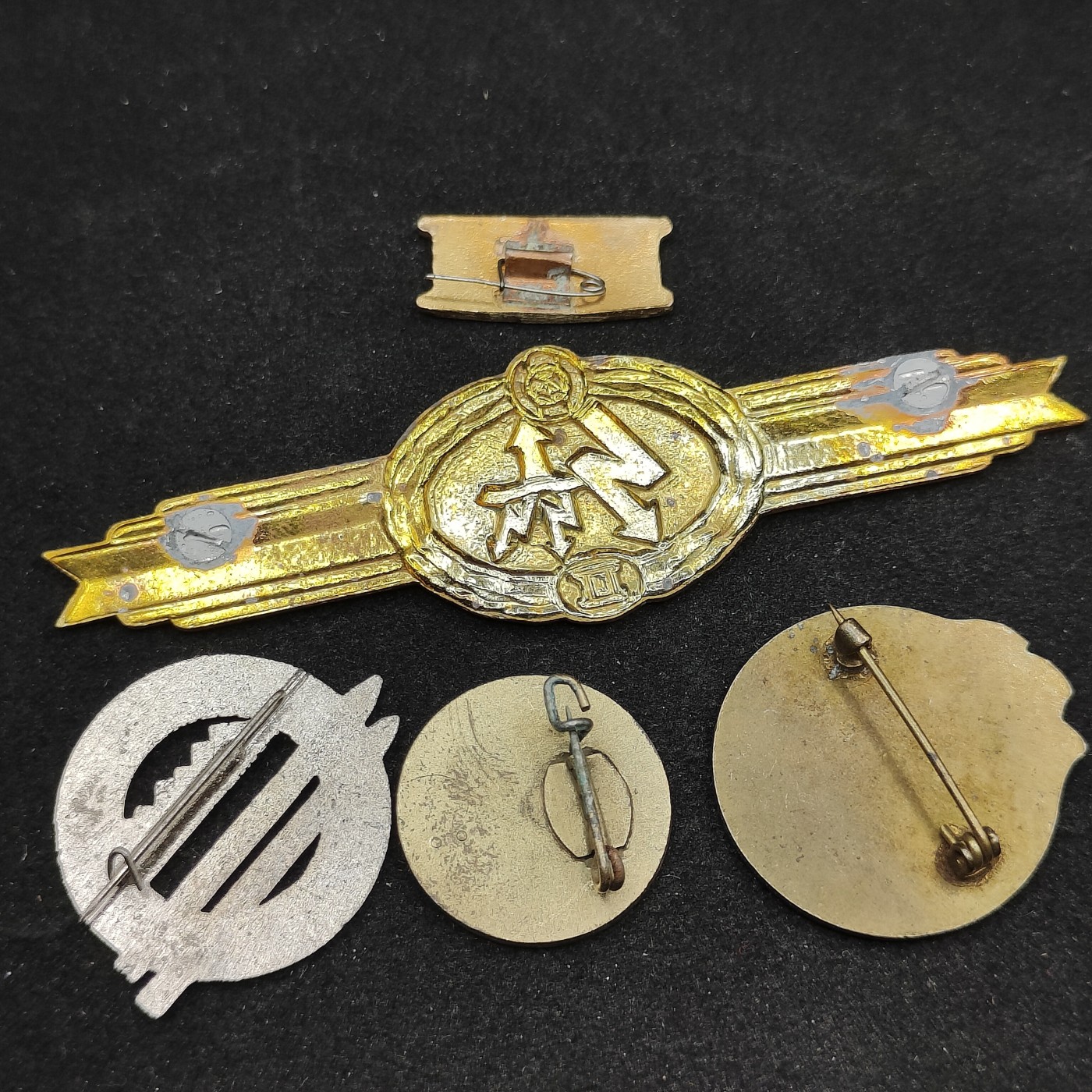 全场0元起拍 第77期 咸鱼国勋章拍卖专场 7月30日（周日）下午6：00开始 徽章一组五个