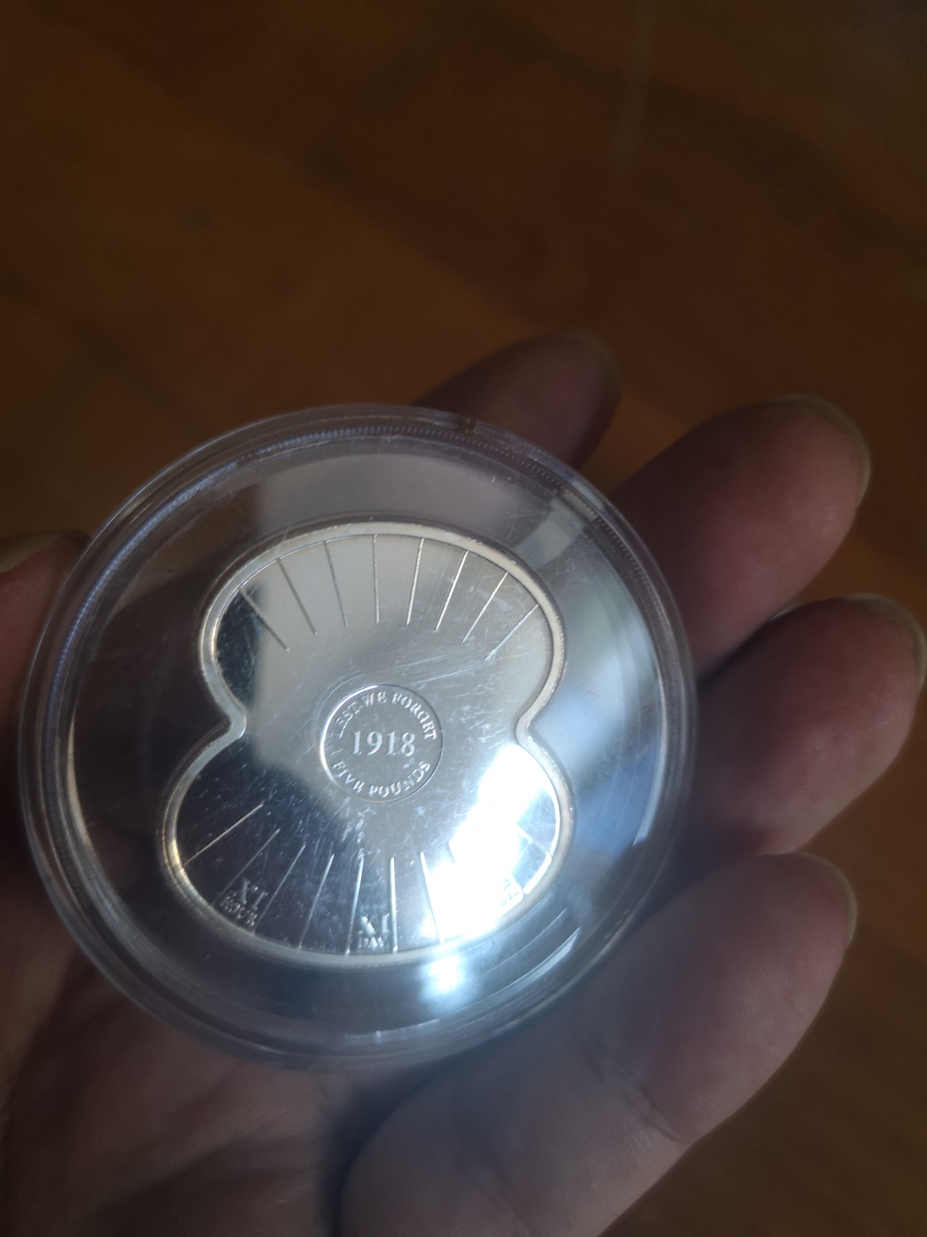 长老汇第24场老银币拍卖 2008泽西伊丽莎白二世一战结束纪念数字“8”异形精制银币，发行量9500