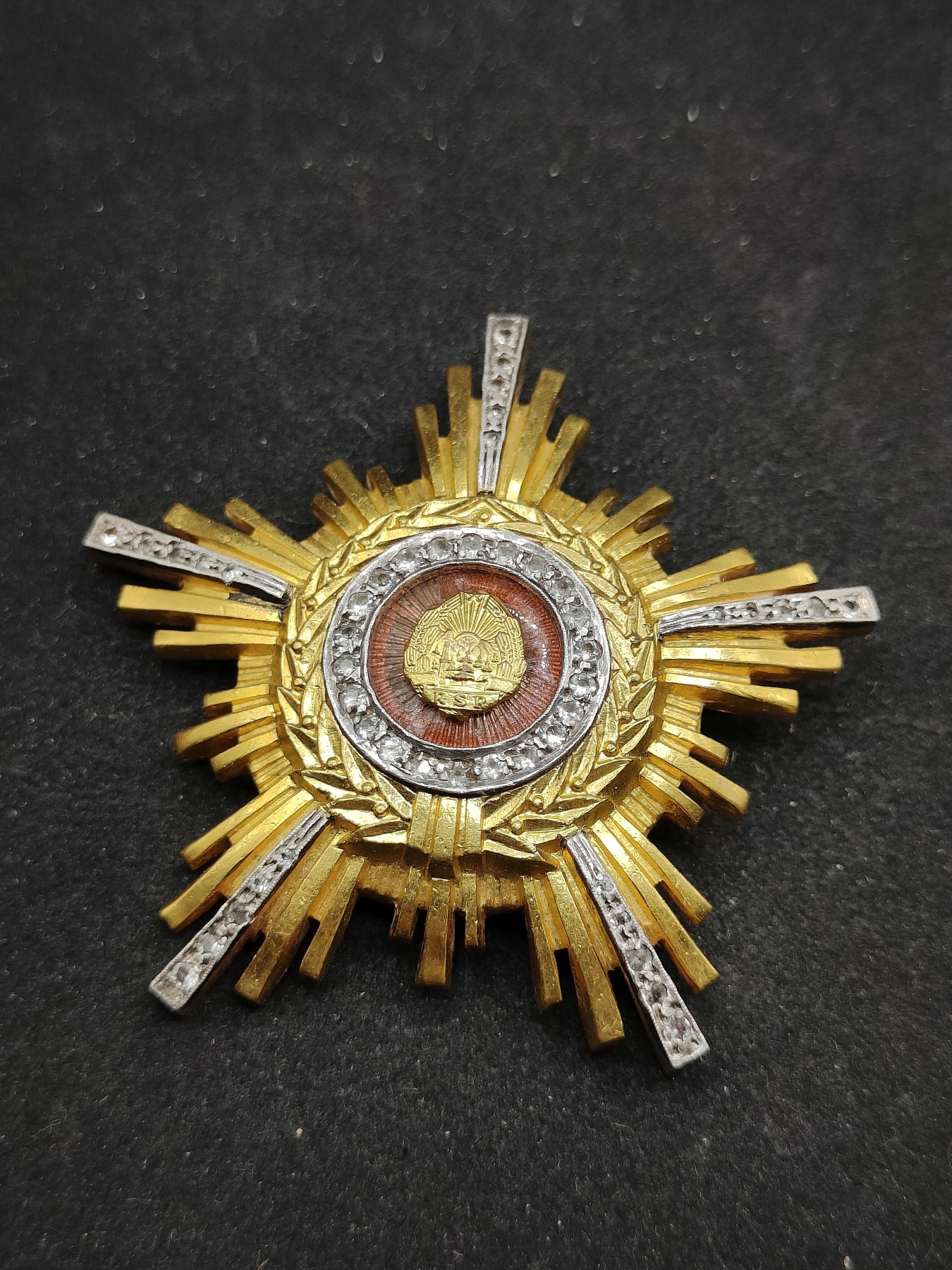 全场0元起拍 第77期 咸鱼国勋章拍卖专场 7月30日（周日）下午6：00开始 高级荣誉 一级罗马尼亚之星勋章镶嵌人造钻石