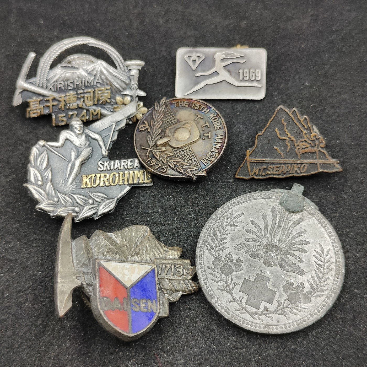 全场0元起拍 第77期 咸鱼国勋章拍卖专场 7月30日（周日）下午6：00开始 日本徽章七个