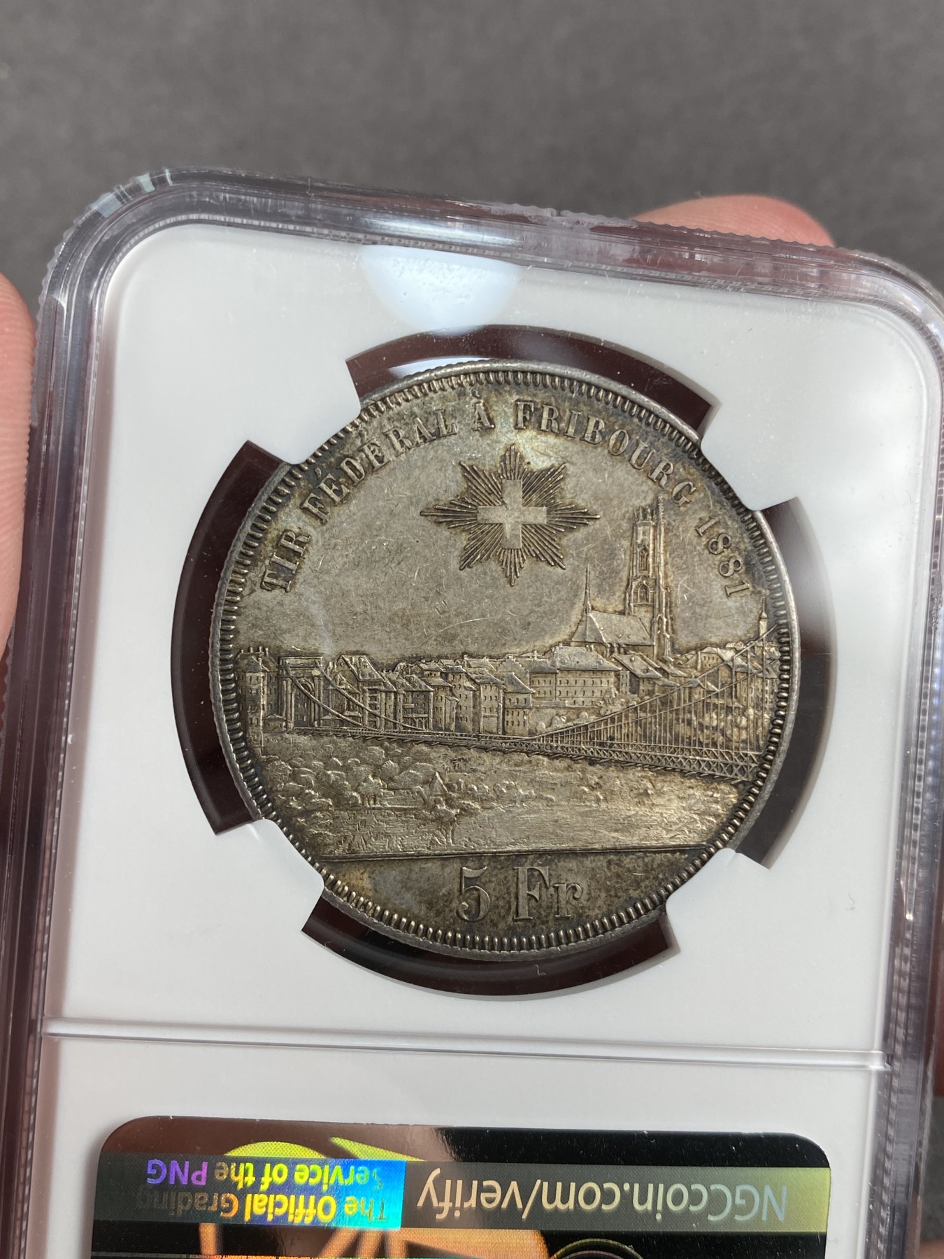 万国钱币拍卖第013期（视频直播专场） NGC AU58 1881年瑞士弗里堡经典城市景观5法郎 欧洲原味包浆