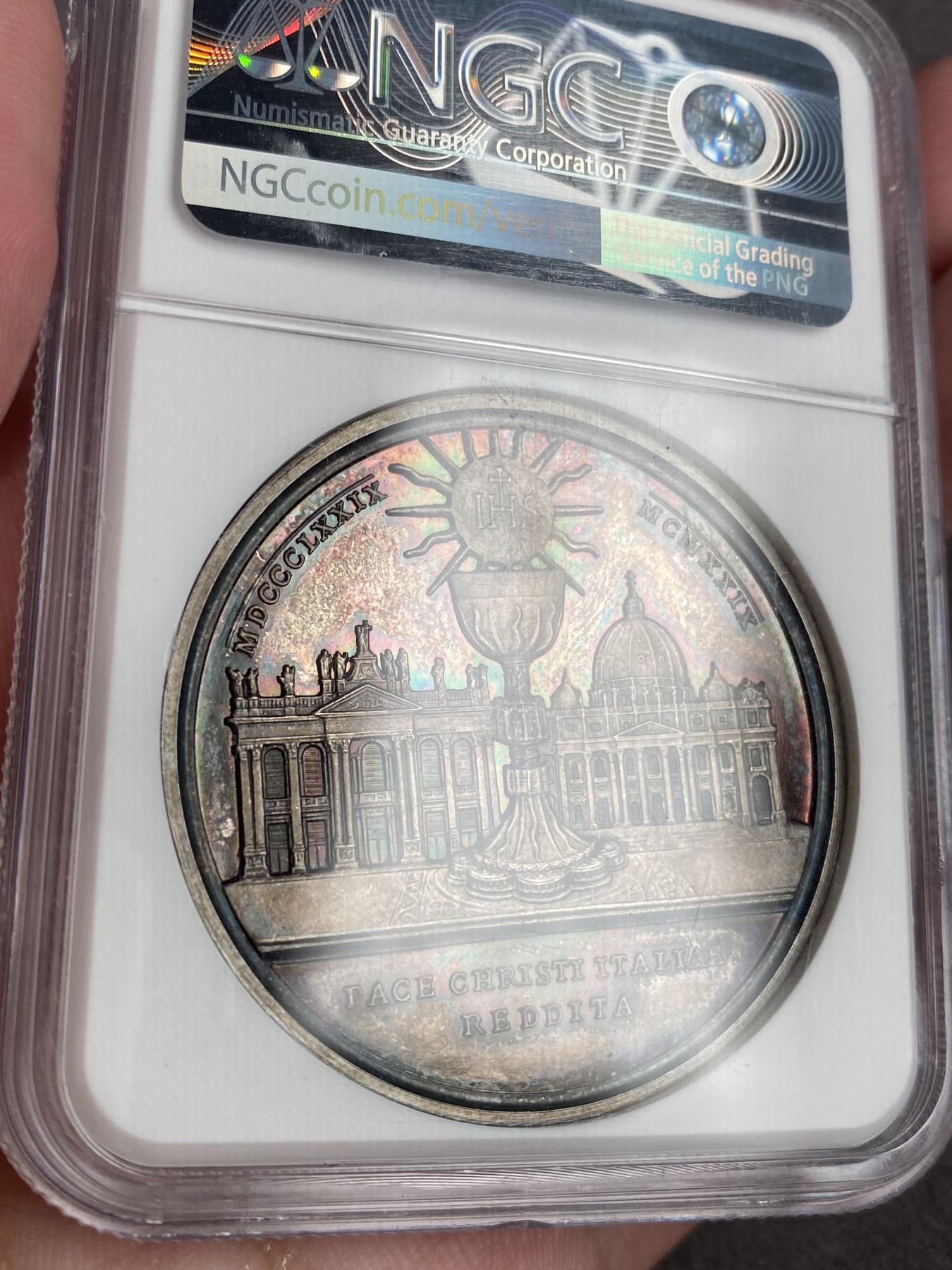 万国钱币拍卖第013期（视频直播专场） NGC MS64 1929年梵蒂冈庇护十一世成为神职人员50周年/拉特兰条约签订纪念大银章（44mm），镜面底板，原味五彩，ngc唯一冠军。雕刻师Mistruzzi，来自名家Meduno旧藏。