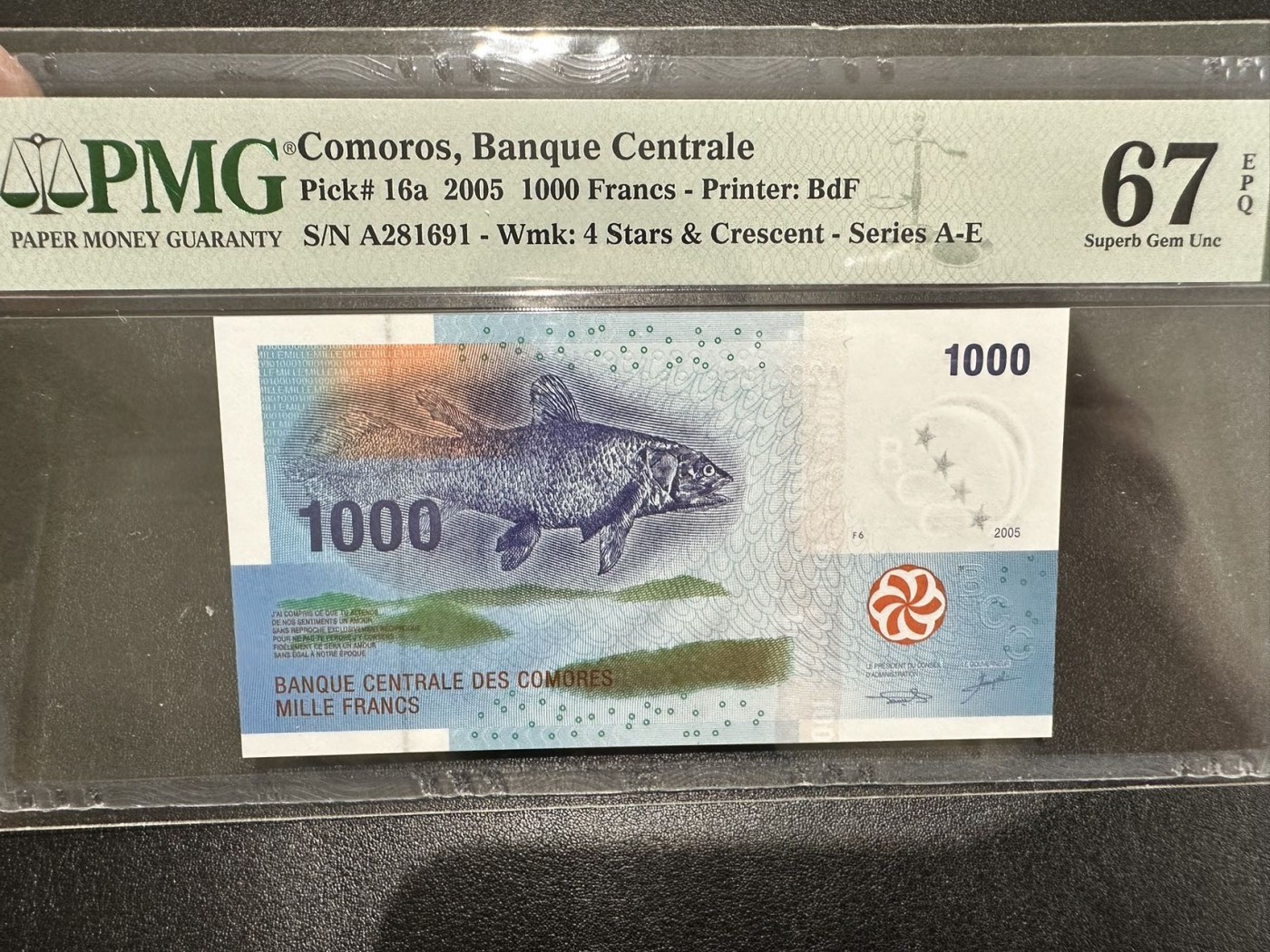 《外钞收藏家》第二百八十八期（连拍第一场） 2005年科摩罗1000法郎 PMG67 无47 A冠