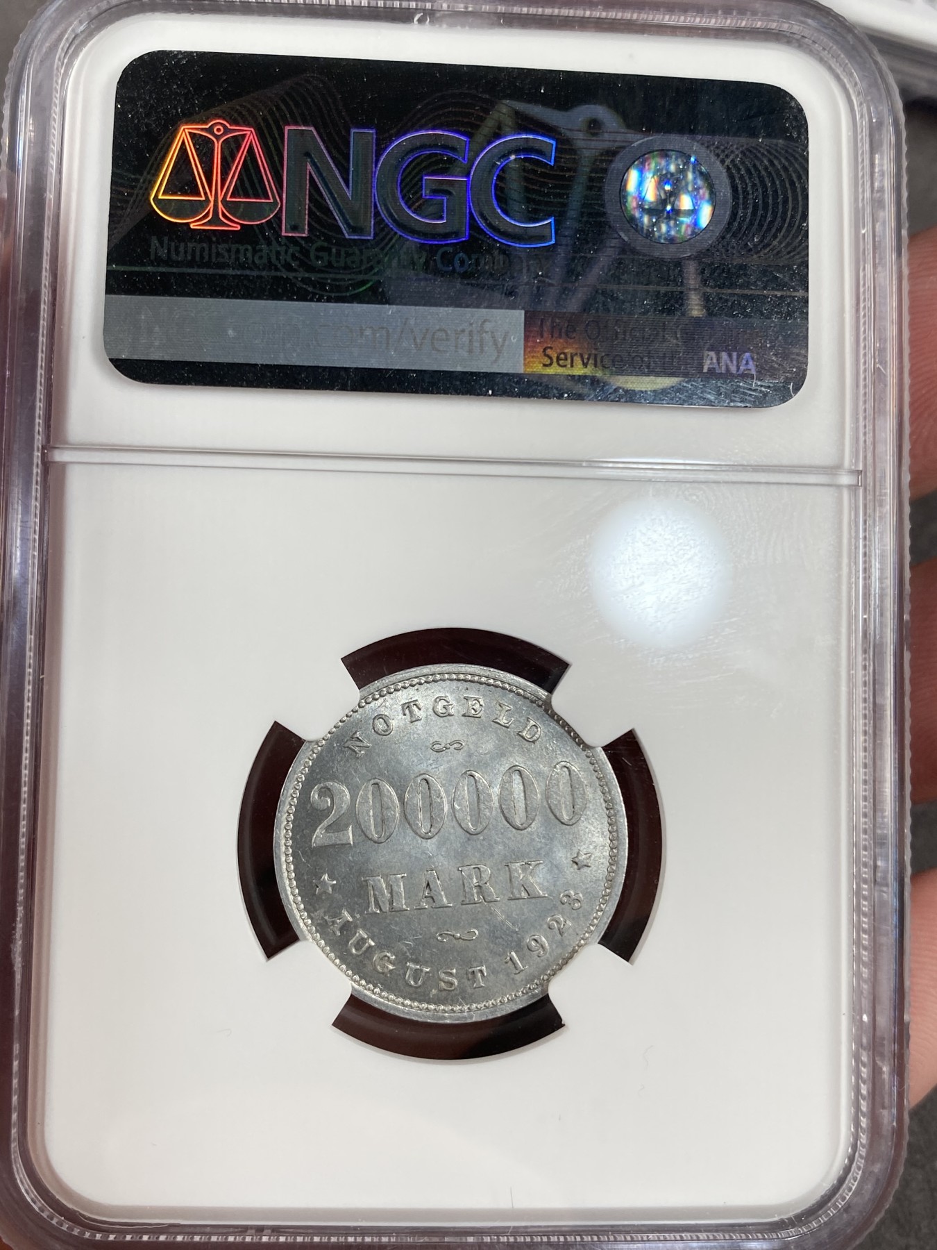万国钱币拍卖第013期（视频直播专场） NGC MS65/64 一组两枚德国紧急状态货币，1923年汉堡50万马克1/2Million Mark（1/2MM）&20万马克（200KM），其中20万马克为亚军分，更高分仅一枚，品相一步到位，非常值得收藏的一组汉堡德紧。