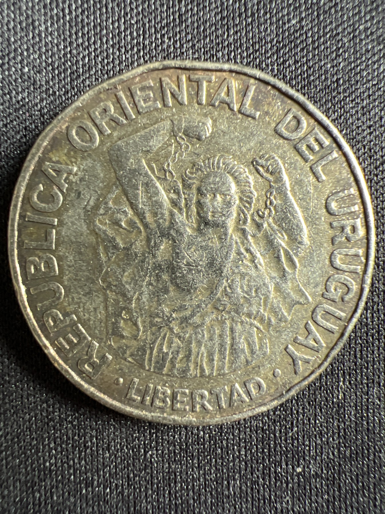 泡泡堂第367期  硬币专场 （无押金，捡漏，全场20包邮，偏远地区除外，接收代拍业务） 乌拉圭200比索